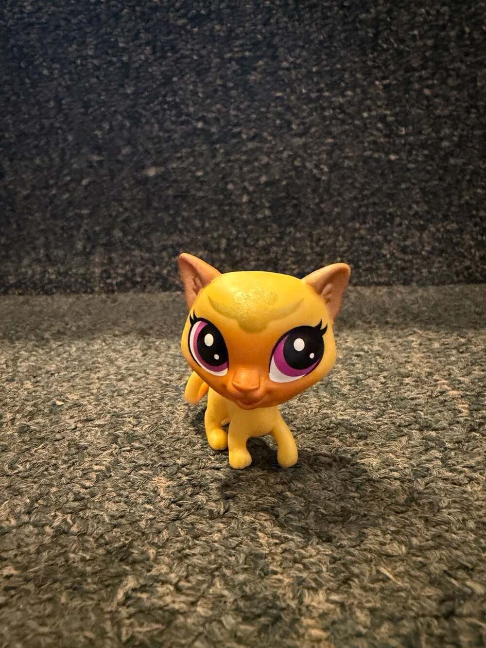Littlest Pet Shop LPS Shorthair Cat #2249 Yellow Comet Pink Eyes Mystery Toy